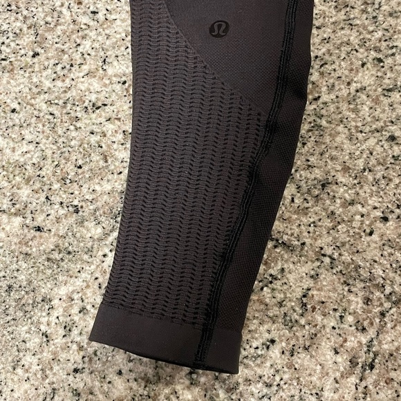 Lululemon Ebb To Street Dark Gray 24” Leggings EUC Size 6 - Picture 4 of 5